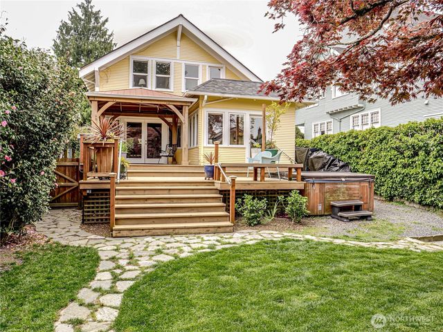 4026 Burke Avenue N, Seattle, WA 98103