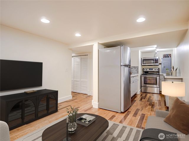 4026 Burke Avenue N, Seattle, WA 98103