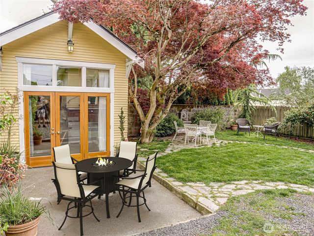 4026 Burke Avenue N, Seattle, WA 98103