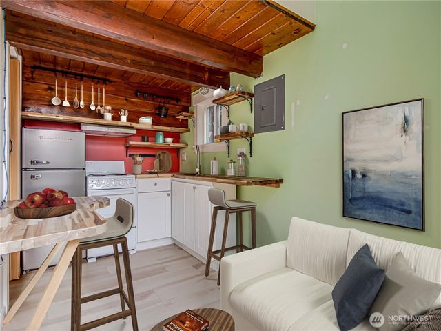 4026 Burke Avenue N, Seattle, WA 98103