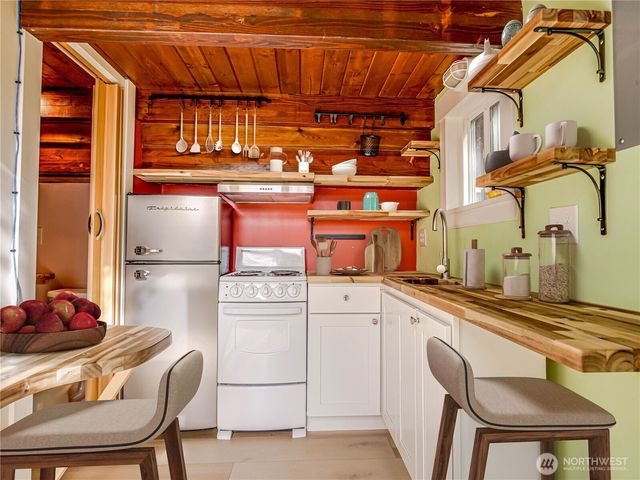 4026 Burke Avenue N, Seattle, WA 98103