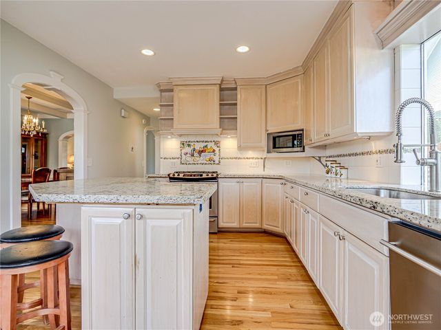 4026 Burke Avenue N, Seattle, WA 98103