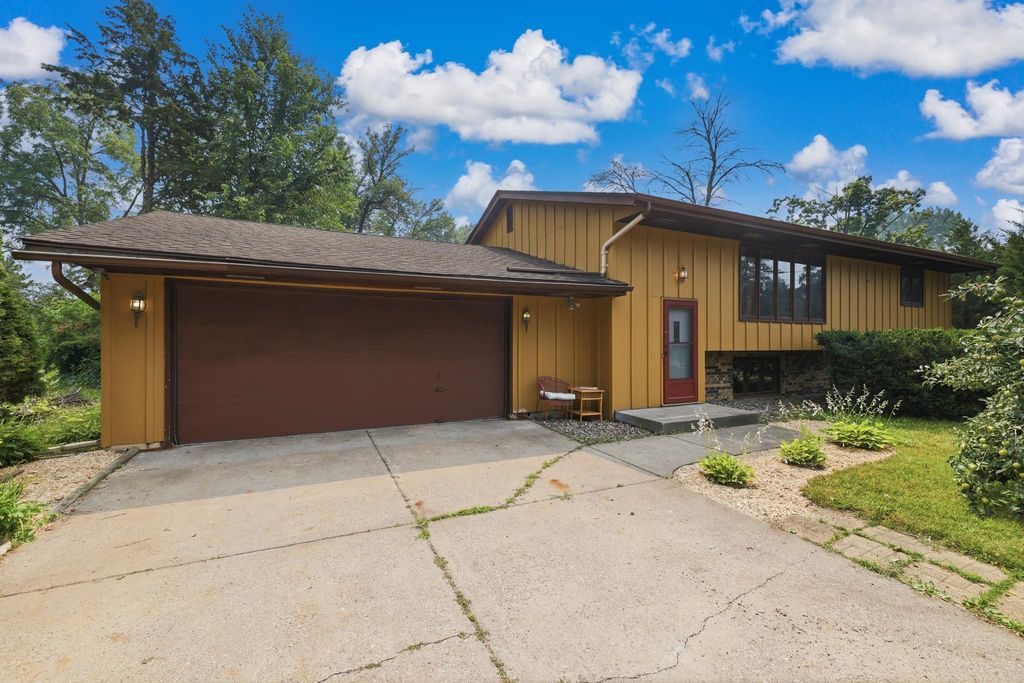 2028 Dotte Drive, White Bear Lake, MN 55110