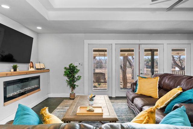 15285 skaggs, Atascosa, TX 78002