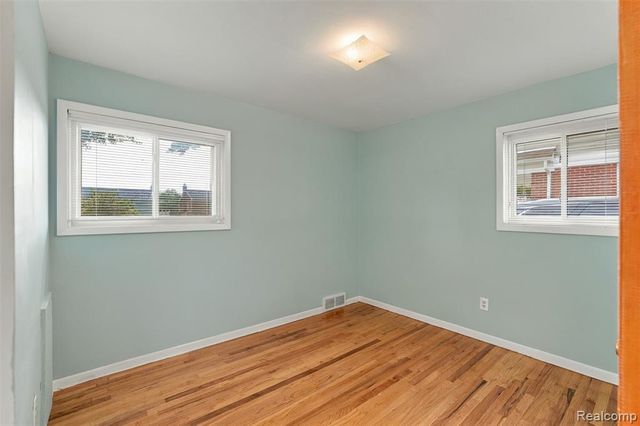 1199 N Stephen Avenue, Clawson, MI 48017
