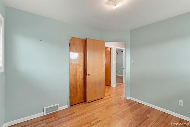 1199 N Stephen Avenue, Clawson, MI 48017