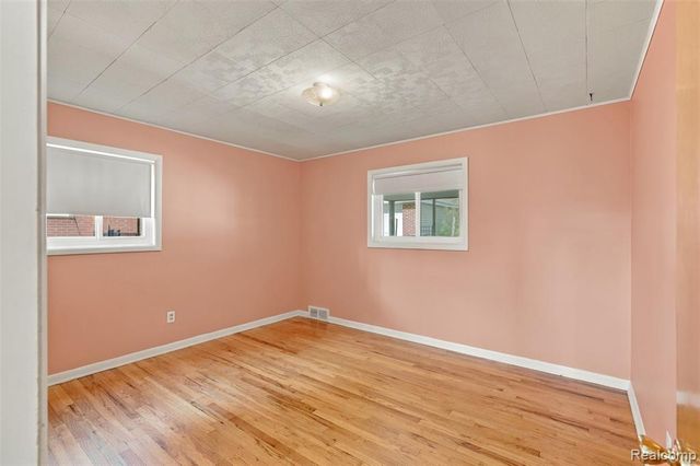 1199 N Stephen Avenue, Clawson, MI 48017