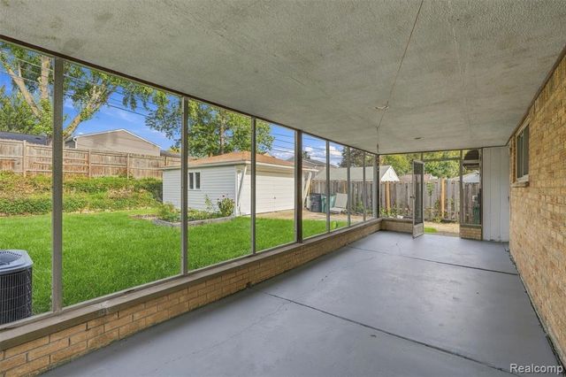 1199 N Stephen Avenue, Clawson, MI 48017
