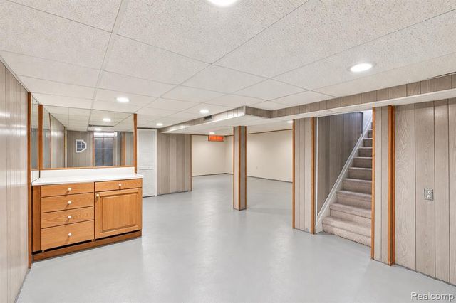 1199 N Stephen Avenue, Clawson, MI 48017