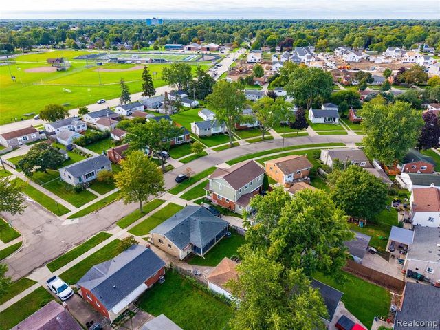 1199 N Stephen Avenue, Clawson, MI 48017