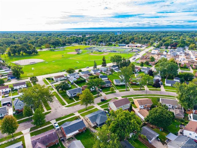 1199 N Stephen Avenue, Clawson, MI 48017