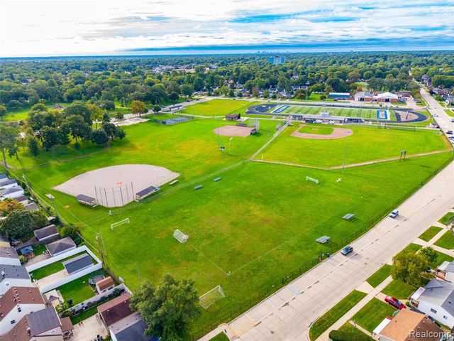 1199 N Stephen Avenue, Clawson, MI 48017