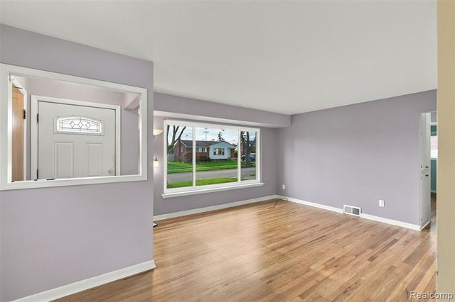 1199 N Stephen Avenue, Clawson, MI 48017