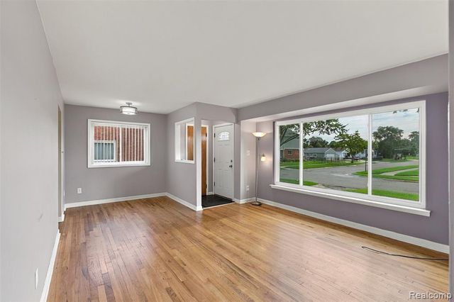 1199 N Stephen Avenue, Clawson, MI 48017