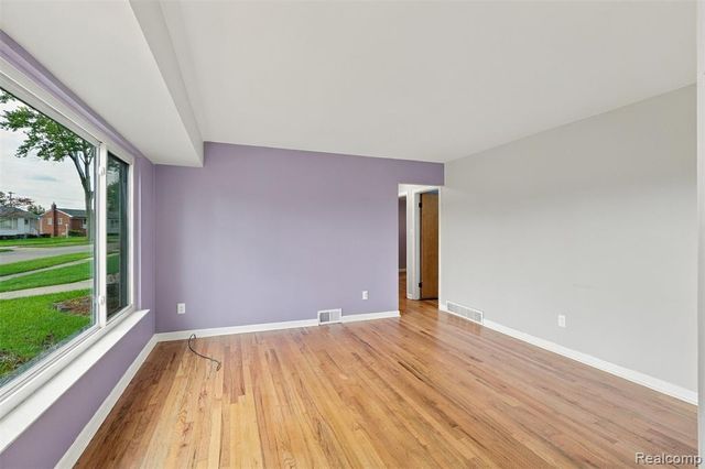 1199 N Stephen Avenue, Clawson, MI 48017