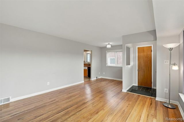 1199 N Stephen Avenue, Clawson, MI 48017