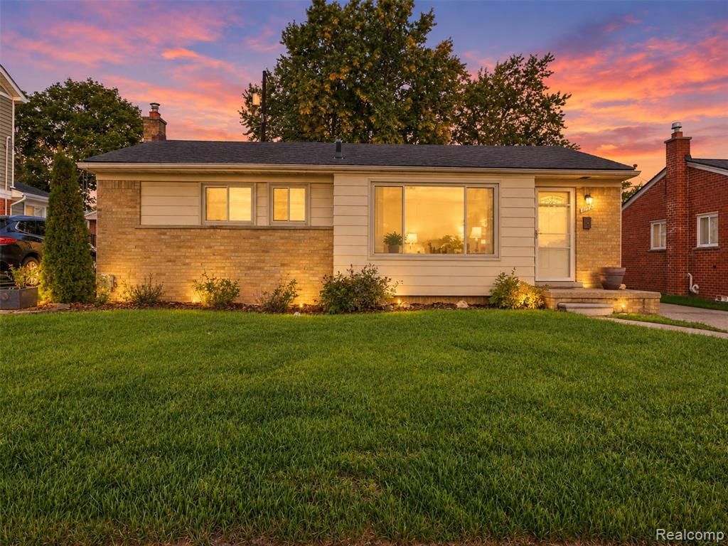 1199 N Stephen Avenue, Clawson, MI 48017