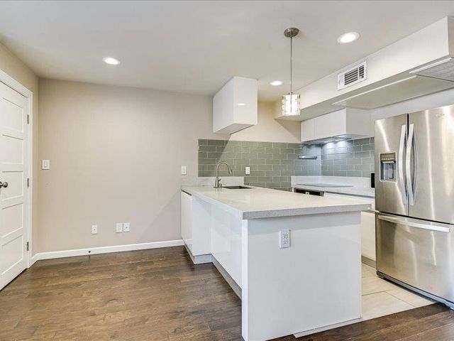 3110 Red River ST D-212, Austin, TX 78705