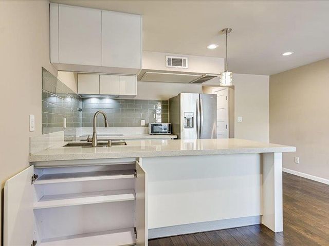 3110 Red River ST D-212, Austin, TX 78705
