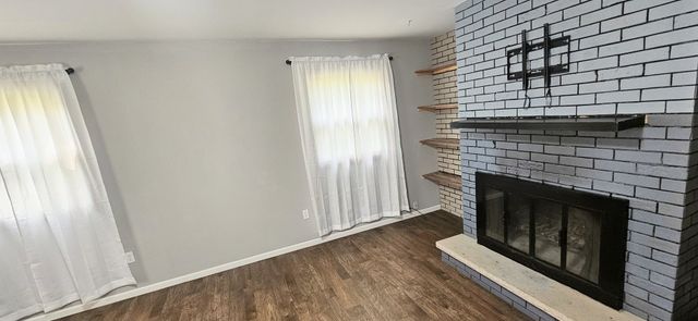 909 E Lake Street, Aurora, IL 60506