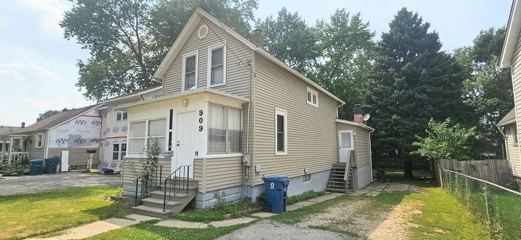 909 E Lake Street, Aurora, IL 60506