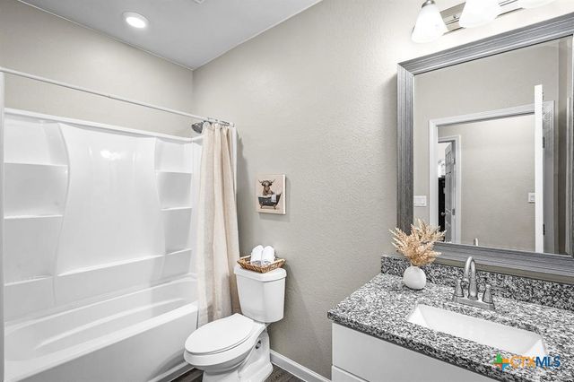 224 Spruce Avenue, Luling, TX 78648