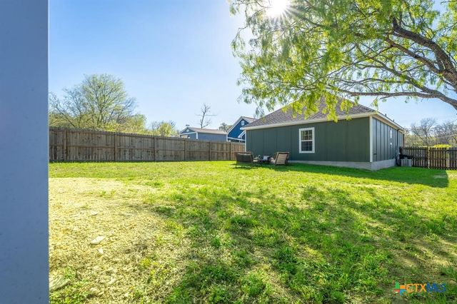 224 Spruce Avenue, Luling, TX 78648