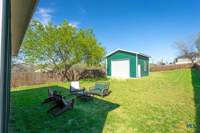 224 Spruce Avenue, Luling, TX 78648