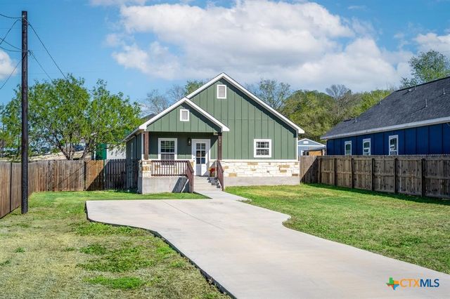 224 Spruce Avenue, Luling, TX 78648