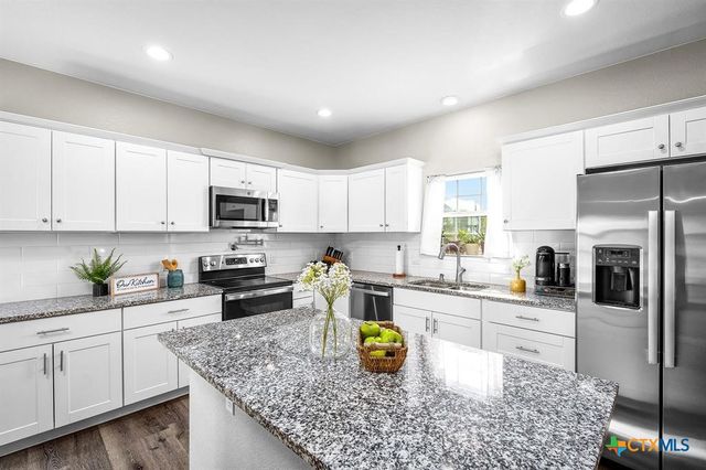 224 Spruce Avenue, Luling, TX 78648