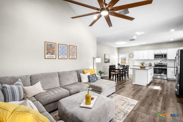 224 Spruce Avenue, Luling, TX 78648