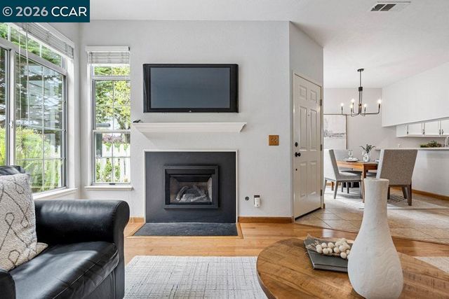 208 Commodore Dr, Richmond, CA 94804