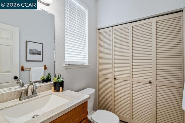 208 Commodore Dr, Richmond, CA 94804