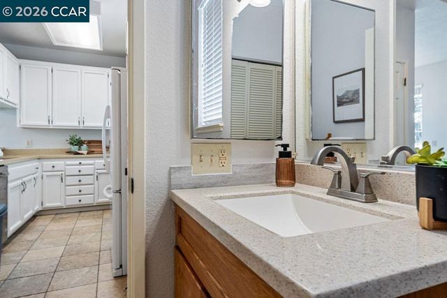 208 Commodore Dr, Richmond, CA 94804