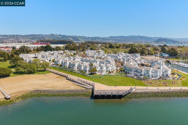 208 Commodore Dr, Richmond, CA 94804