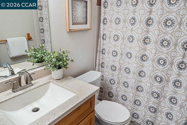 208 Commodore Dr, Richmond, CA 94804