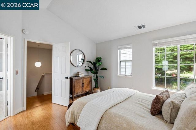 208 Commodore Dr, Richmond, CA 94804