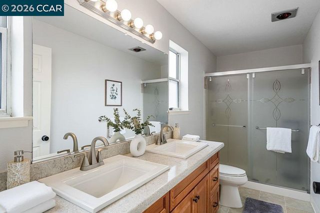 208 Commodore Dr, Richmond, CA 94804