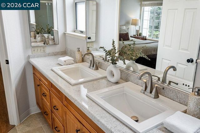 208 Commodore Dr, Richmond, CA 94804