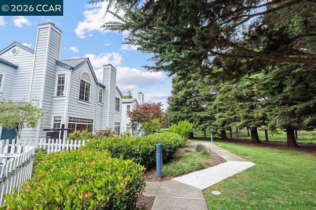 208 Commodore Dr, Richmond, CA 94804