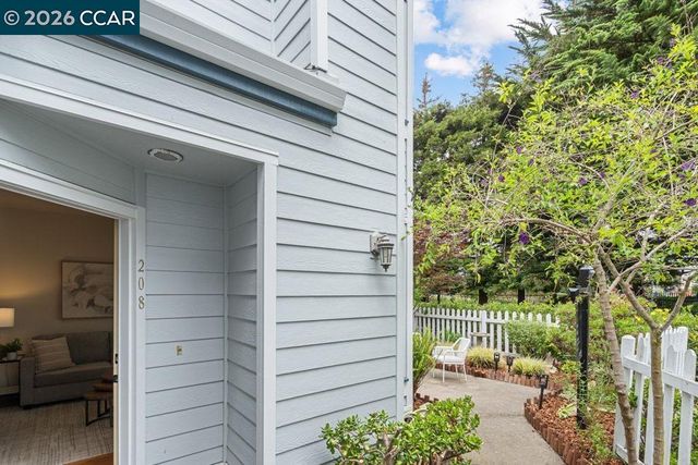 208 Commodore Dr, Richmond, CA 94804