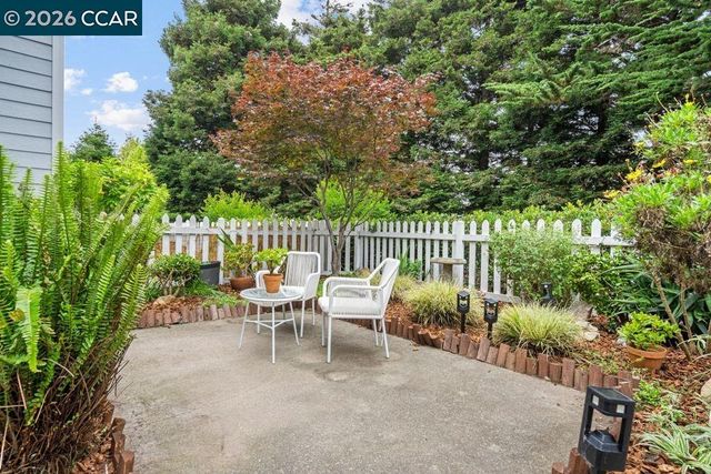 208 Commodore Dr, Richmond, CA 94804