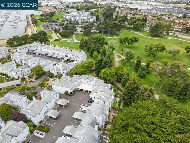 208 Commodore Dr, Richmond, CA 94804