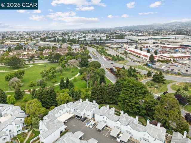 208 Commodore Dr, Richmond, CA 94804