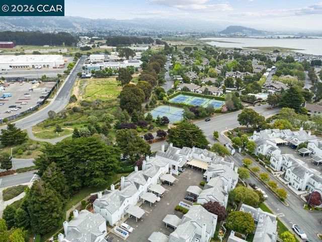 208 Commodore Dr, Richmond, CA 94804