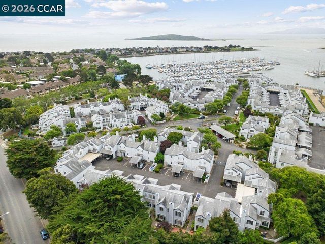 208 Commodore Dr, Richmond, CA 94804