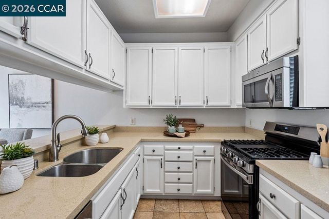 208 Commodore Dr, Richmond, CA 94804