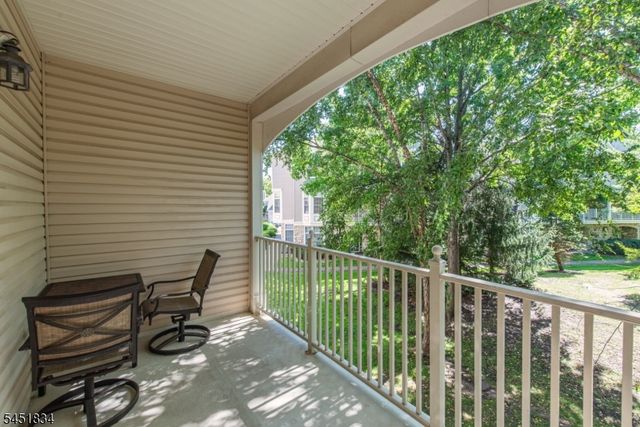 121 Turlington Ct, Livingston Twp., NJ 07039