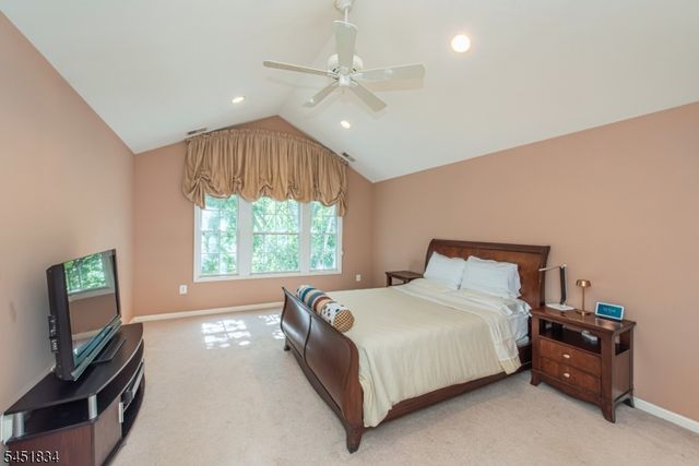 121 Turlington Ct, Livingston Twp., NJ 07039
