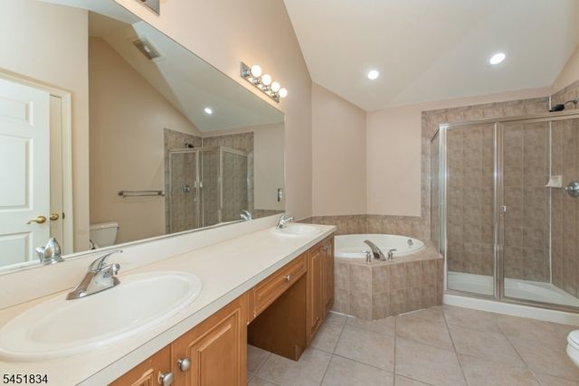 121 Turlington Ct, Livingston Twp., NJ 07039